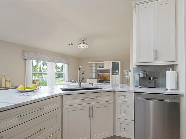 2250 Grove Dr — Photo 9