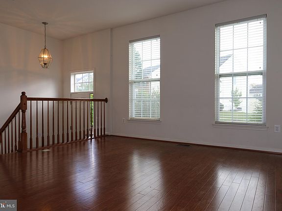 3rd image of 158 Lullaby Ct