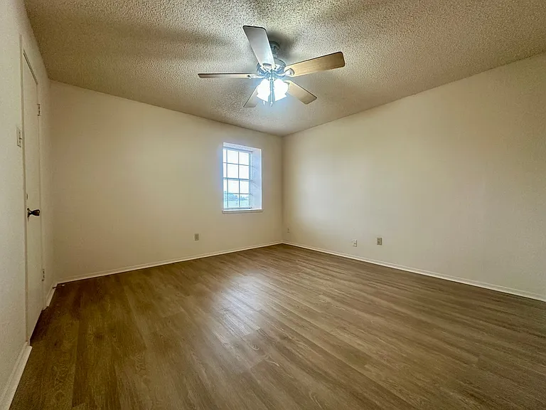 214 Romana Cir #G — Photo 7