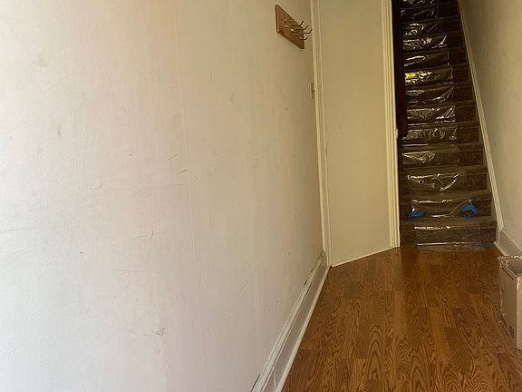 3rd image of 48 Chestnut St