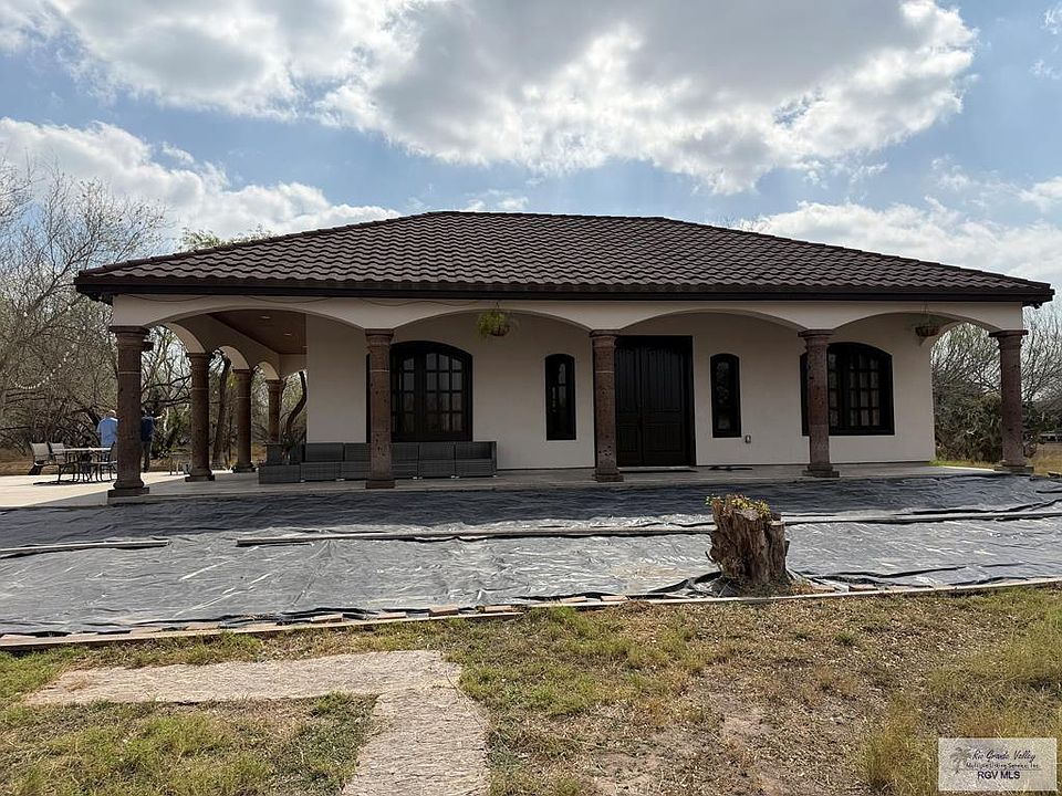 1st image of 117 Park Ln E