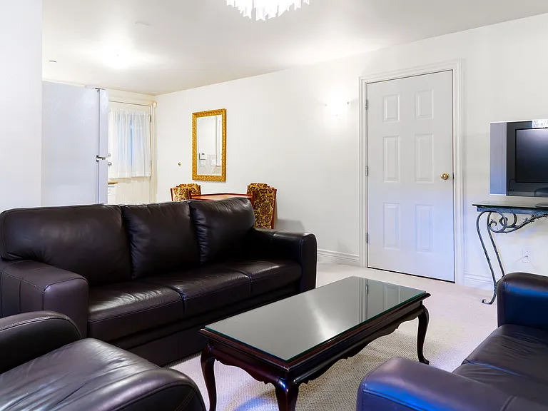 2321 Jefferson Ave — Photo 8