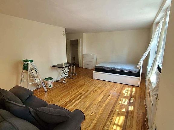 2nd image of 740 E 32nd St APT J2