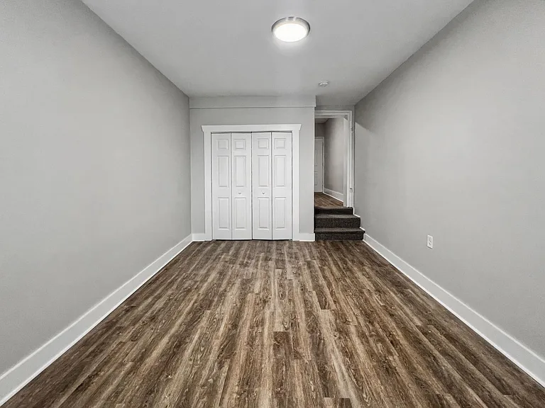 327-337 W Chestnut St — Photo 10