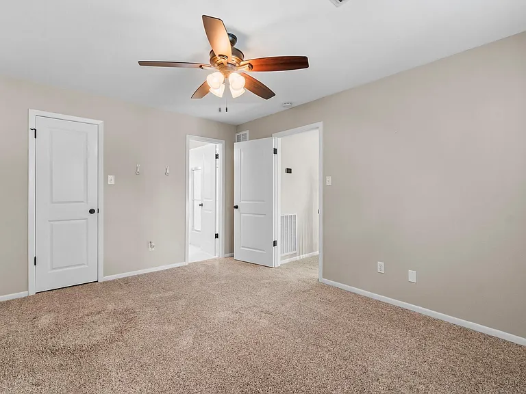7 Elwood Hills Ct — Photo 40