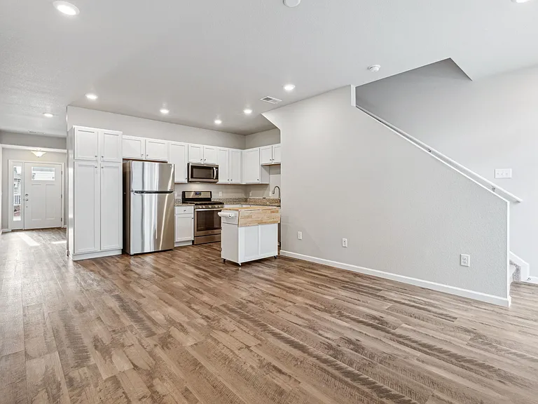 1050 Oak Cir — Photo 8