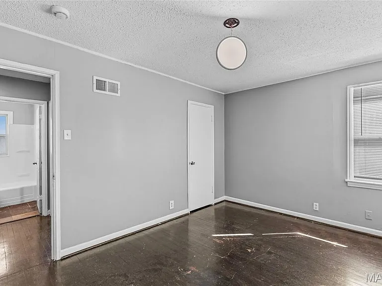 7471 Sharon Dr — Photo 17