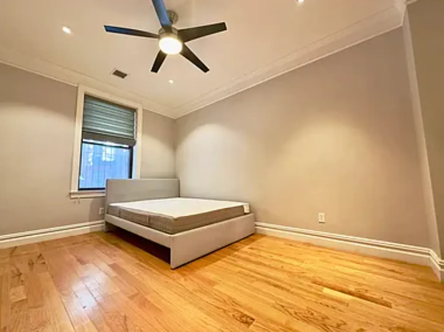 Gem in South End! Luxury, Spacious, Laundry in Unit! Quick Commute to Campuses! — Photo 4