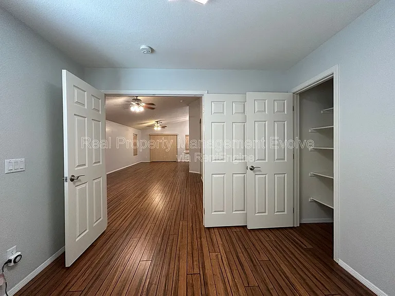 16036 N 11th Ave #1019 — Photo 16