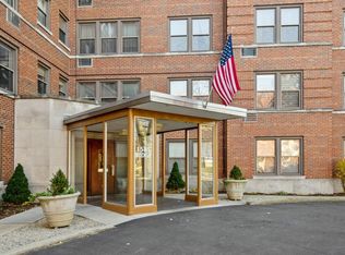 1585 Ridge Ave APT 301, Evanston, IL 60201