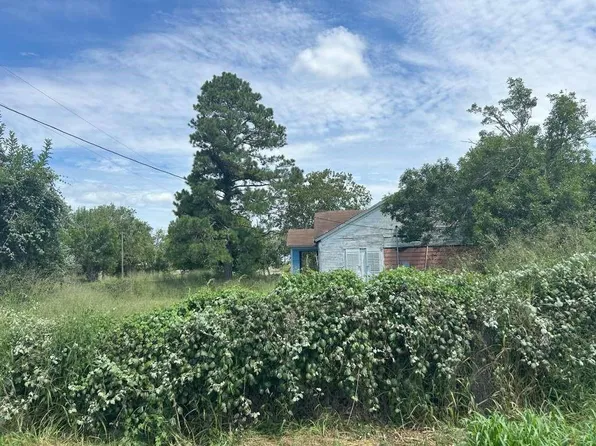 189 Goff St, Goliad, TX 77963