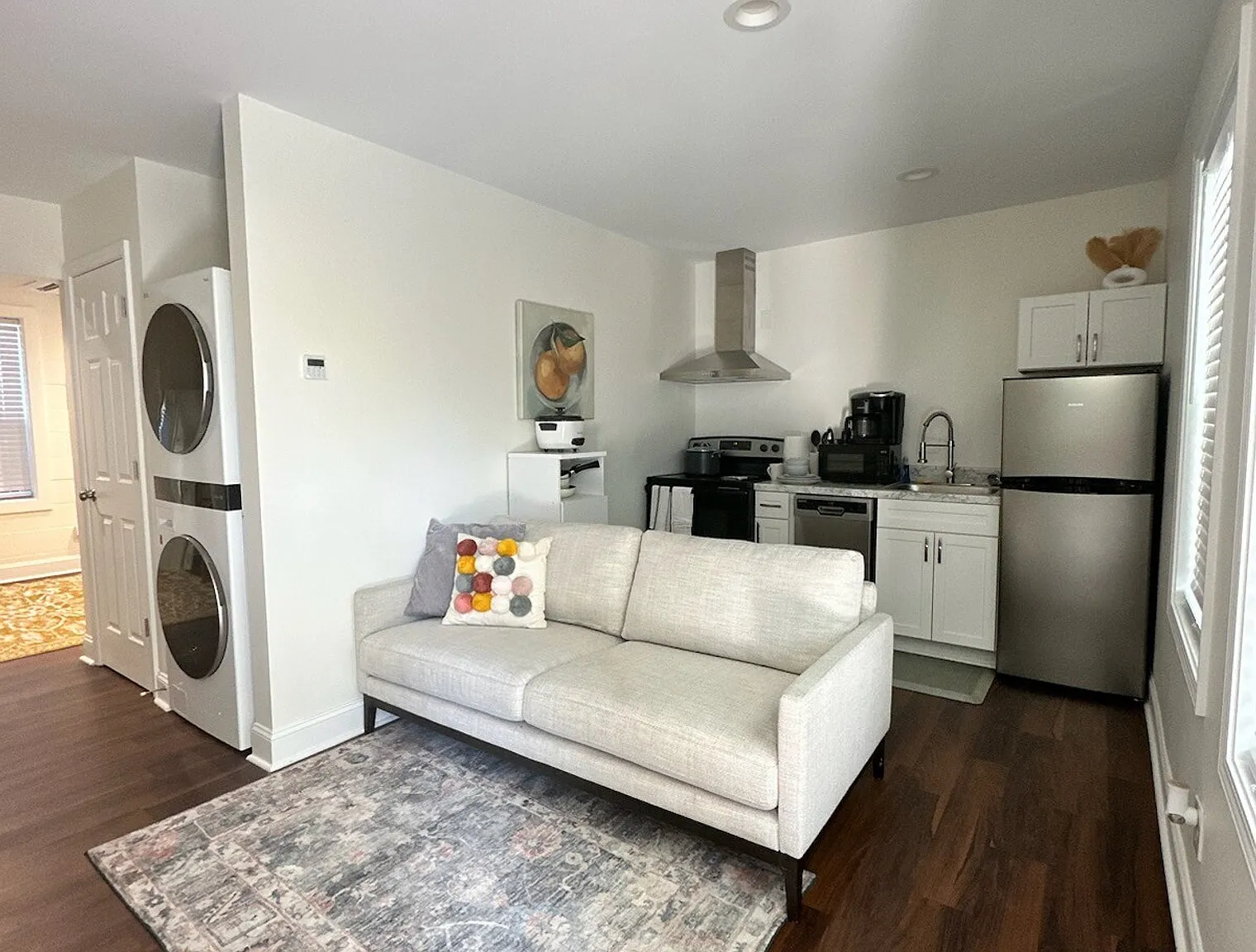 1 bed, 1.0 bath, $2,005 — Photo 2