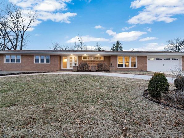 6 Heartwoods Ct, Saint Louis, MO 63132