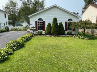 5850 Lakeview Ter, Lake View, NY 14085