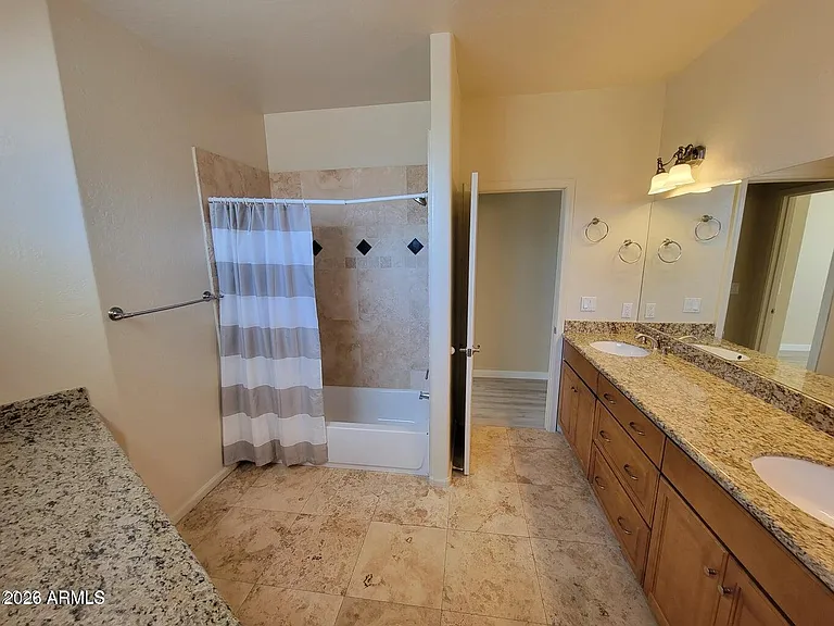 1629 E Grandview Rd — Photo 27