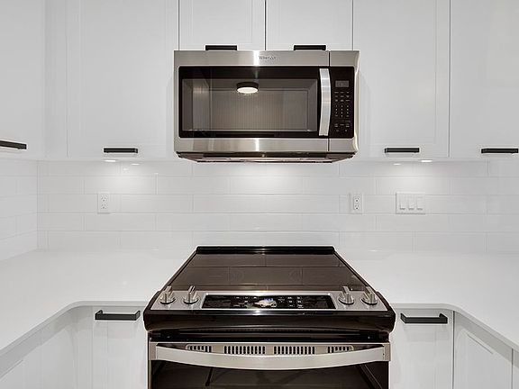 5th image of 22562 121st Ave #114