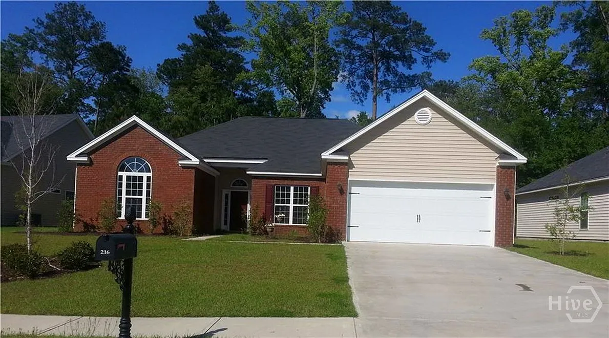 4 bed, 2.0 bath, 1916 sqft, $2,600 — Photo 1