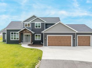 403 Jerelyn Ct, Combined Locks, WI 54113