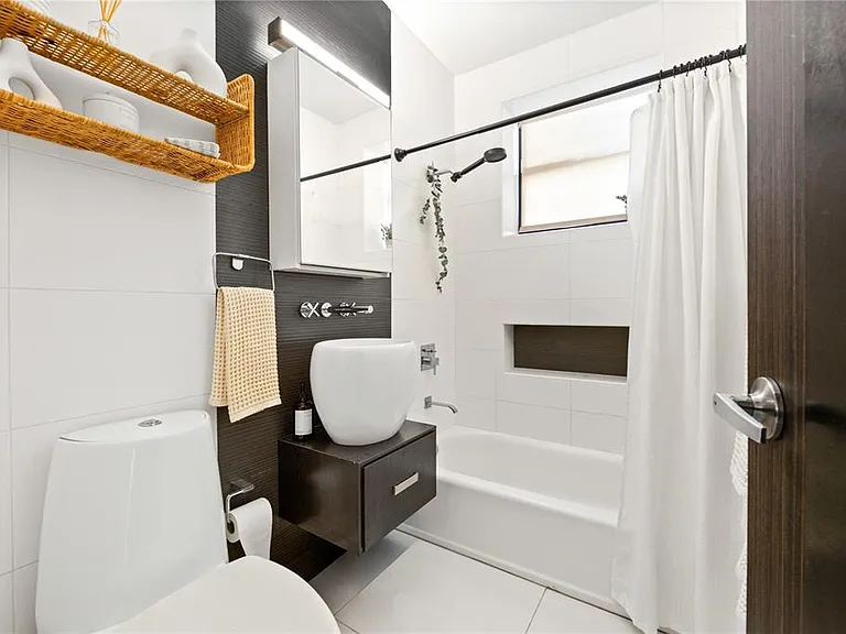 1504 Avenue Ashford Cond Sea Vw #2C — Photo 11