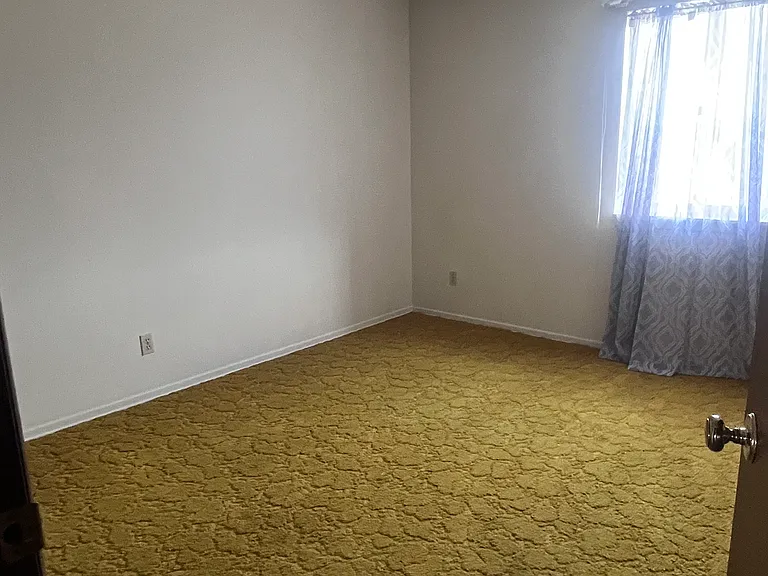 613 Hawthorne St #202 — Photo 4
