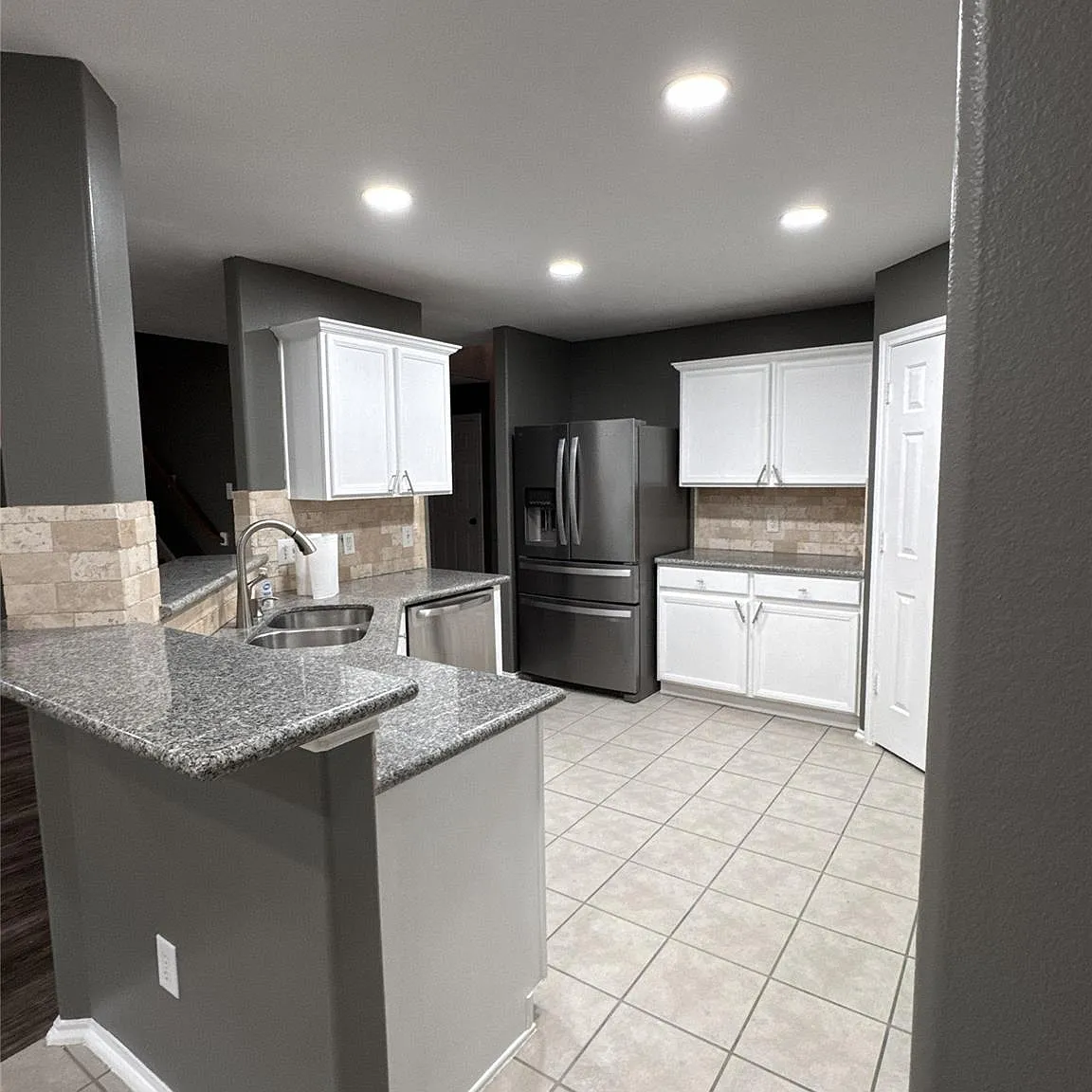 4 bed, 2.5 bath, 2504 sqft, $2,300 — Photo 4