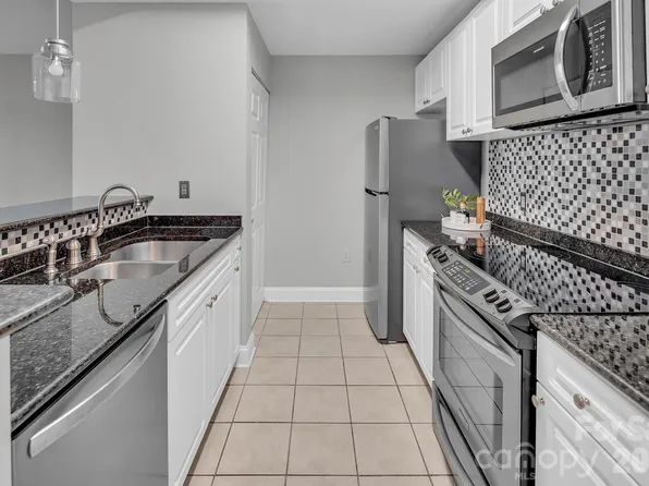 300 W 5th St APT 339, Charlotte, NC 28202