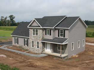 4 Palomino Pkwy, Dillsburg, PA 17019