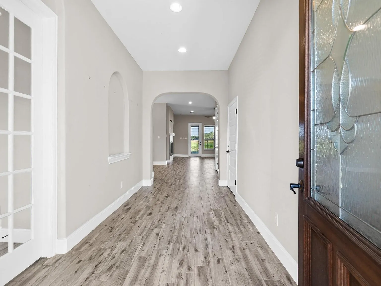 3 bed, 2.5 bath, 2090 sqft, $2,375 — Photo 3