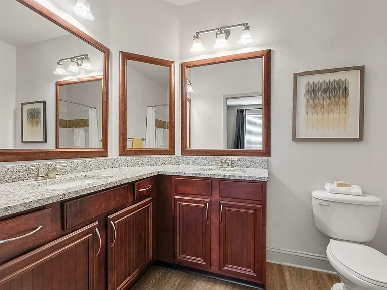 Village at Baldwin Park - Bathroom