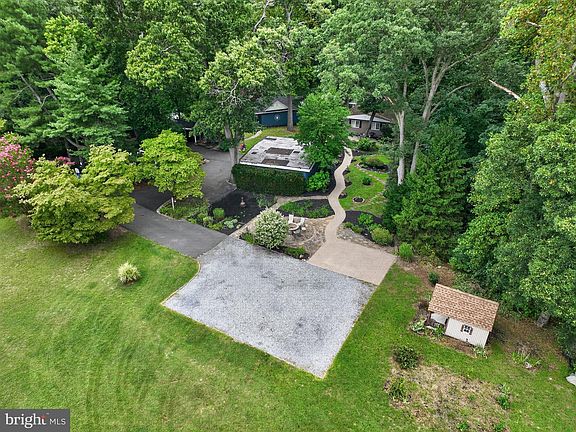 2nd image of 60 Laurel Dr