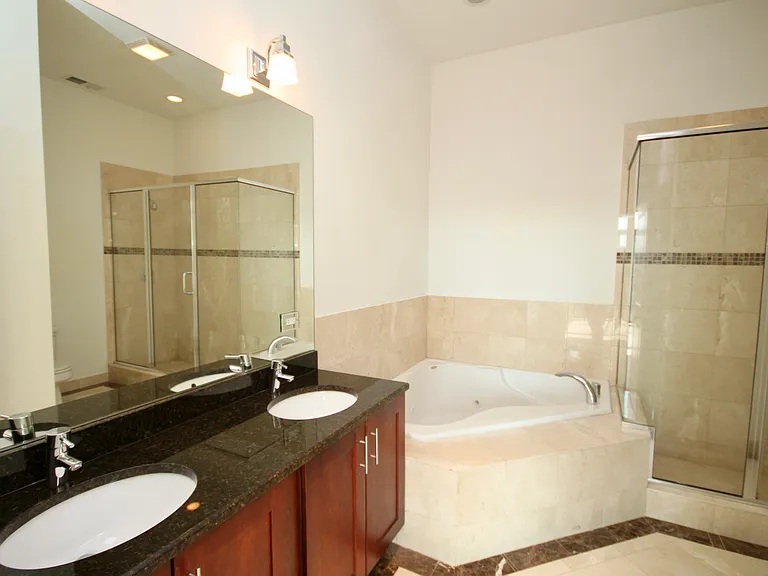 4651 N Greenview #409 — Photo 12