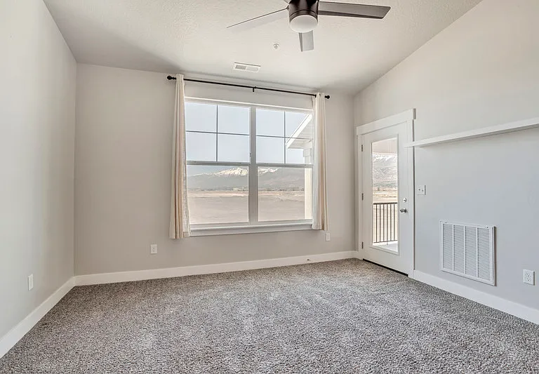 64 W Silver Springs Dr — Photo 17