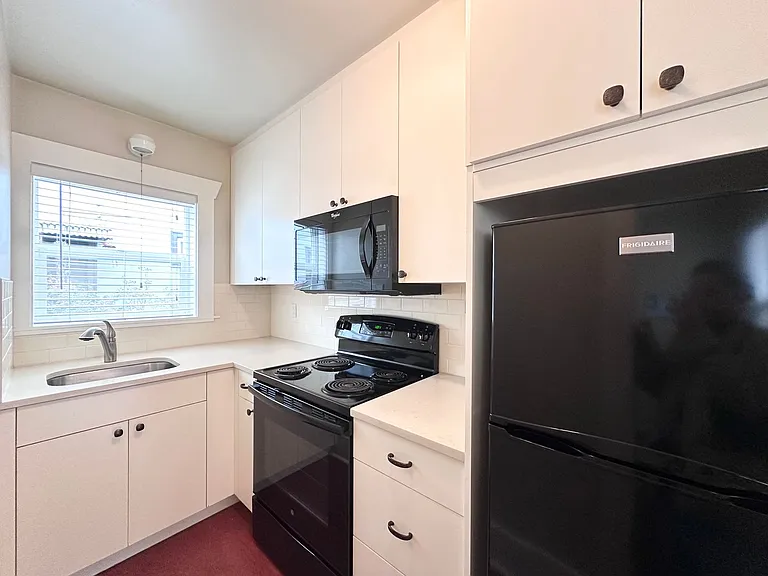 Beautiful Vintage 1 BR in Kerns Neighborhood! — Photo 8
