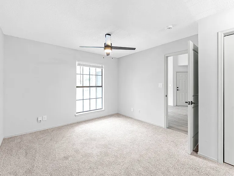 Silverwood Apartments — Photo 36