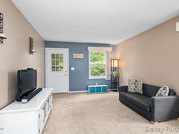 4th image of 1425 Cornell Dr SE