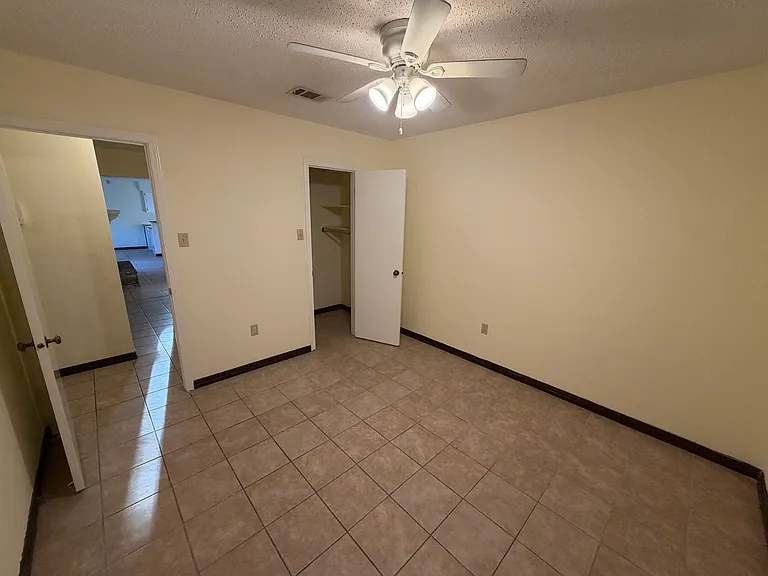 2104 Colonial Dr — Photo 10