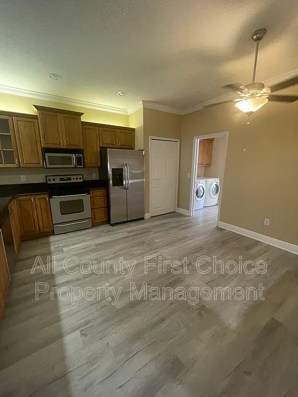 3 bed, 2.5 bath, 2272 sqft, $3,195 — Photo 4