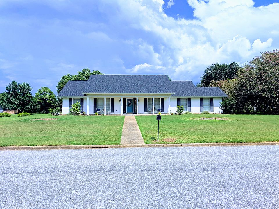 1st image of 330 Seminole Dr