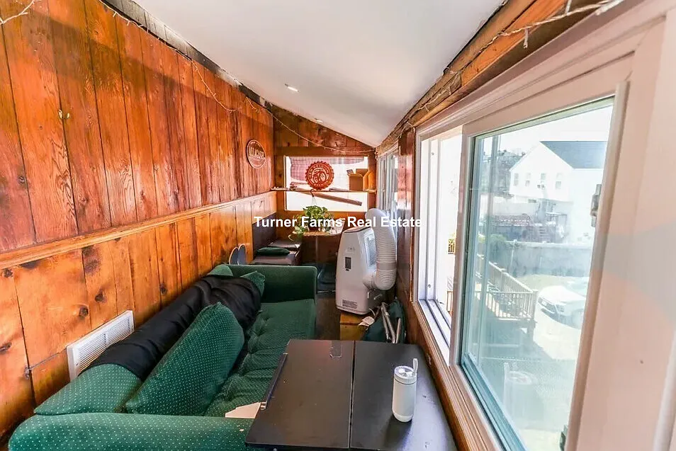 5 bed, 9999 sqft, $6,000 — Photo 1