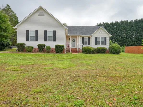 315 Tartan Ct, Boiling Springs, SC 29316