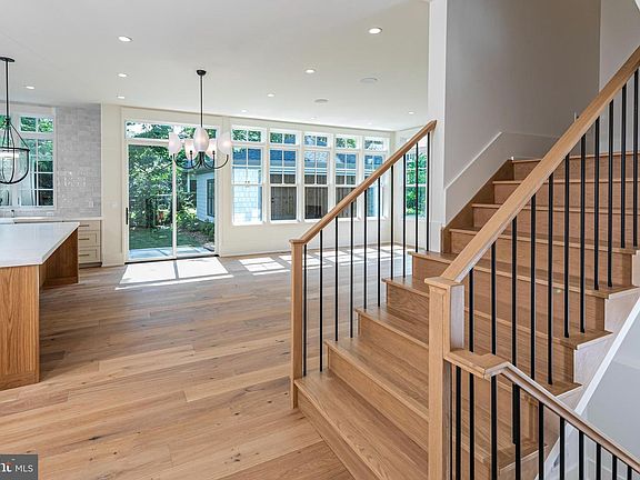 3rd image of 6 Evelyn Pl