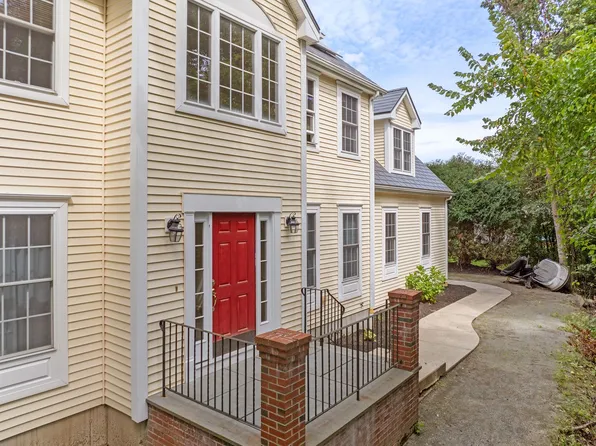115 Cathedral Dr, Attleboro, MA 02703