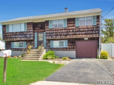 2627 Neptune Ave, Seaford, NY, 11783