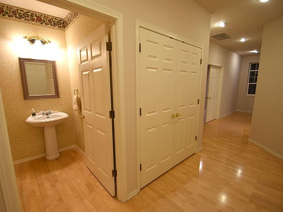 5th image of 22562 SE 45th St