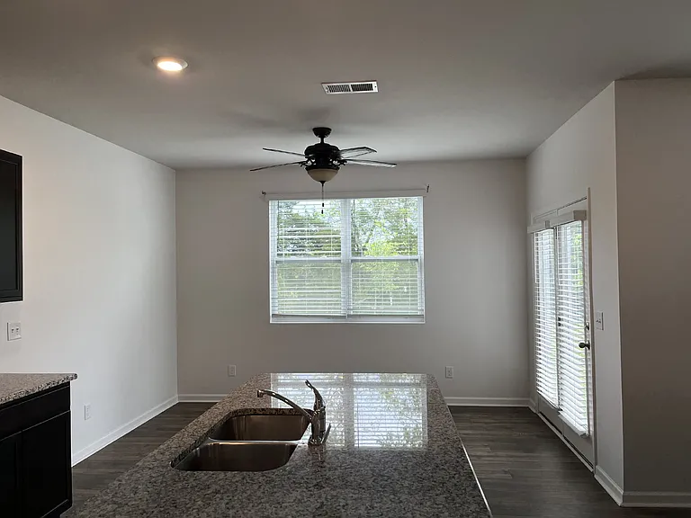1083 Pepper Stone Dr — Photo 3