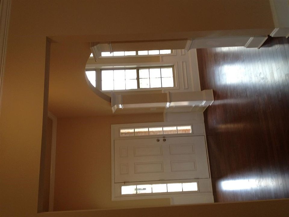 2nd image of 6 Sterling Mdw