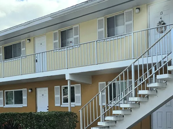 1501 Crescent Cir APT B10, Lake Park, FL 33403