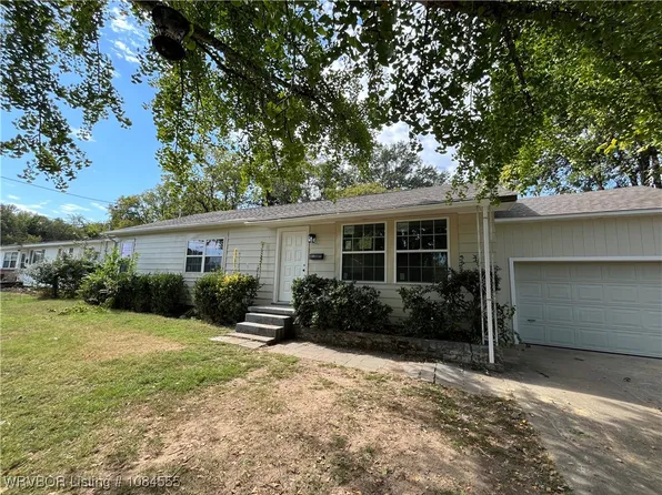 415 N 21st St, Van Buren, AR 72956