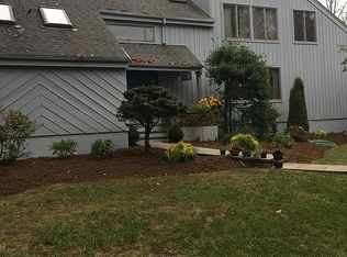 42 Stonebrook Ln, Cos Cob, CT 06807