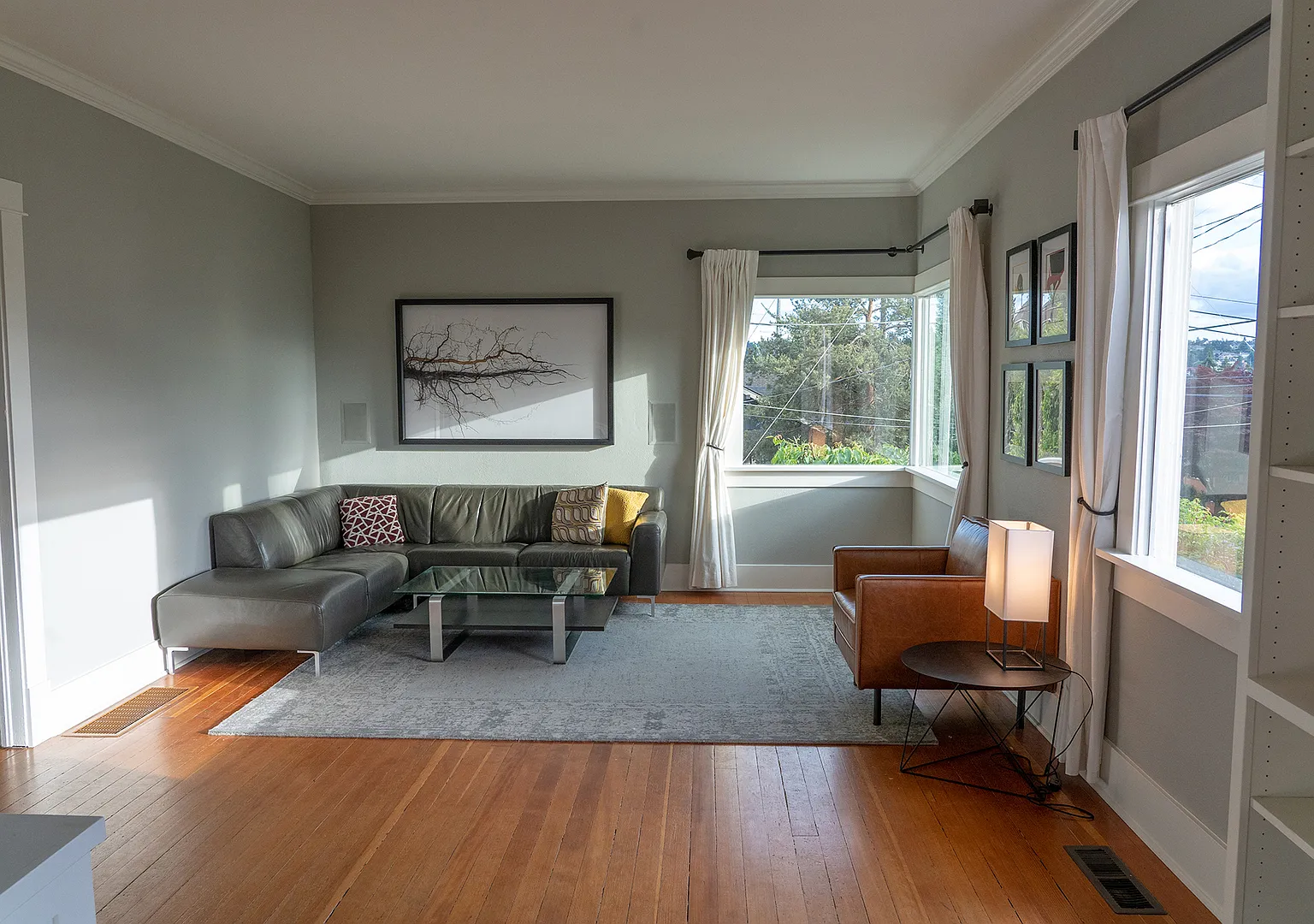 Gorgeous Colonial 3 bedroom home with views waiting for you! — Photo 2